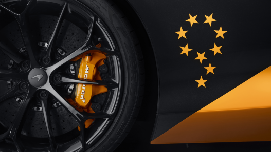 Wheel and papaya stars detail on the McLaren MCL38 Celebration Edition