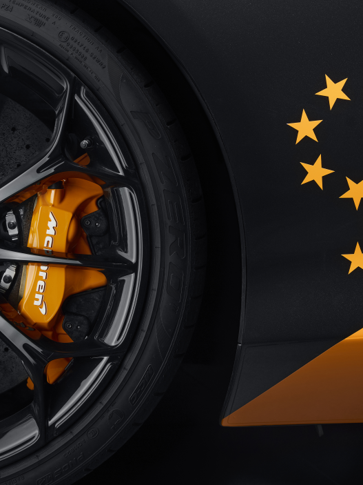 Wheel and papaya stars detail on the McLaren MCL38 Celebration Edition