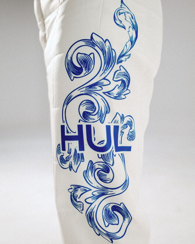 Nico Hülkenberg’s race suit, with blue scrollwork around his HUL name